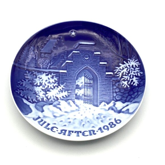 Bing & Grondahl Jule Aften Porcelain Silent Night Blue and White Christmas Plate - Picture 1 of 3